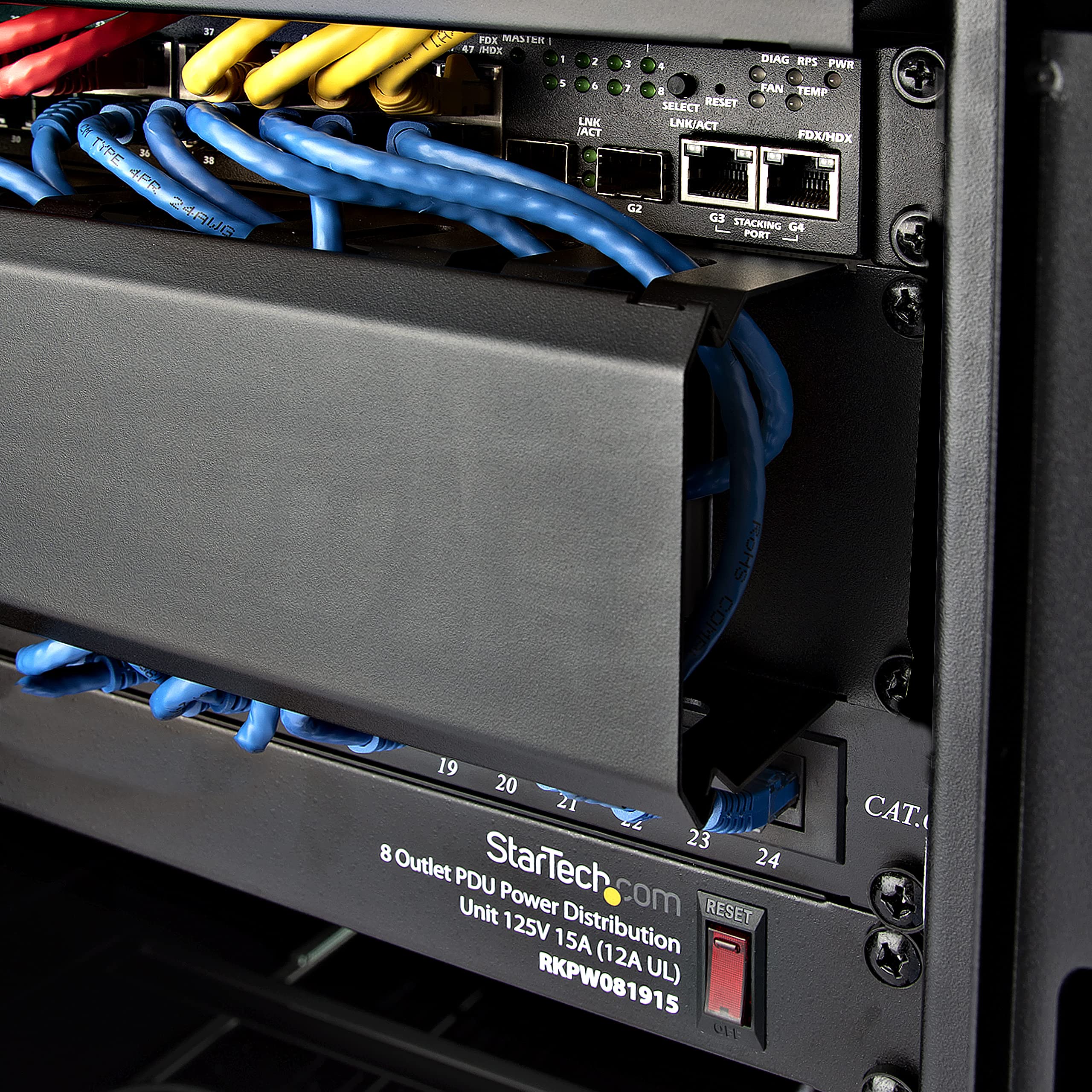 startech-com-goulotte-horizontale-doigts-2u-avec-couvercle-rack-19-pouces image 6